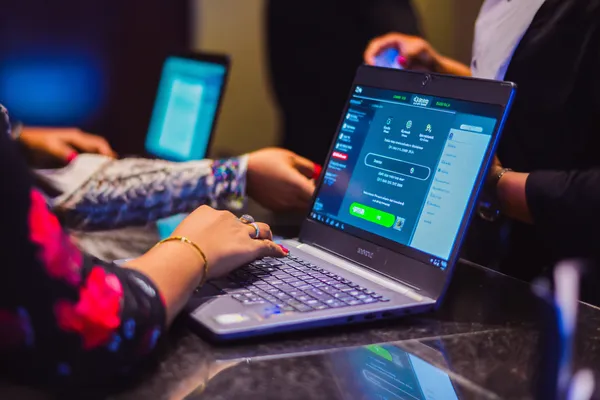 VM916 Login — Instantly access your secure account A confident dealer surrounded by casino chips inviting players to access their VM916 account, reflecting quick and easy login options.
